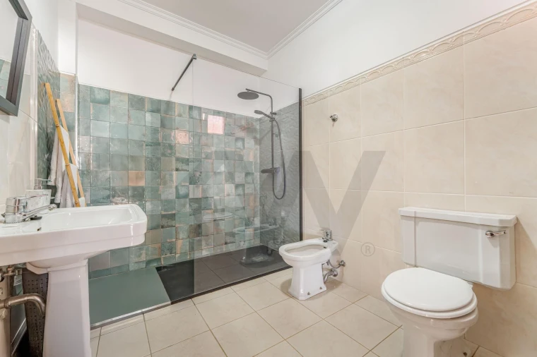 Moradia T4 para Venda em Estreito de Camara de Lobos Foto 35