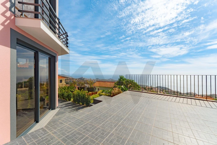 Moradia T4 para Venda em Estreito de Camara de Lobos Foto 12