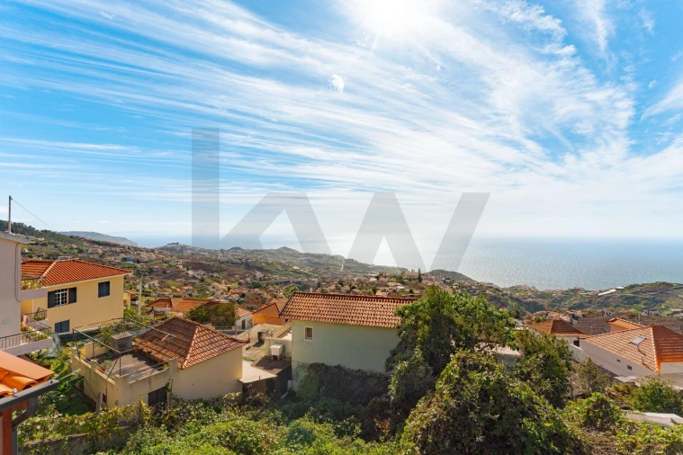 Moradia T4 para Venda em Estreito de Camara de Lobos Foto 82