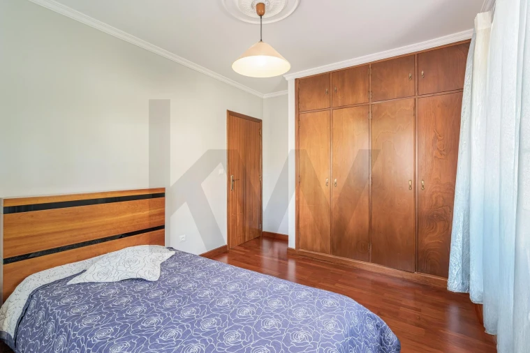 Moradia T4 para Venda em Estreito de Camara de Lobos Foto 29