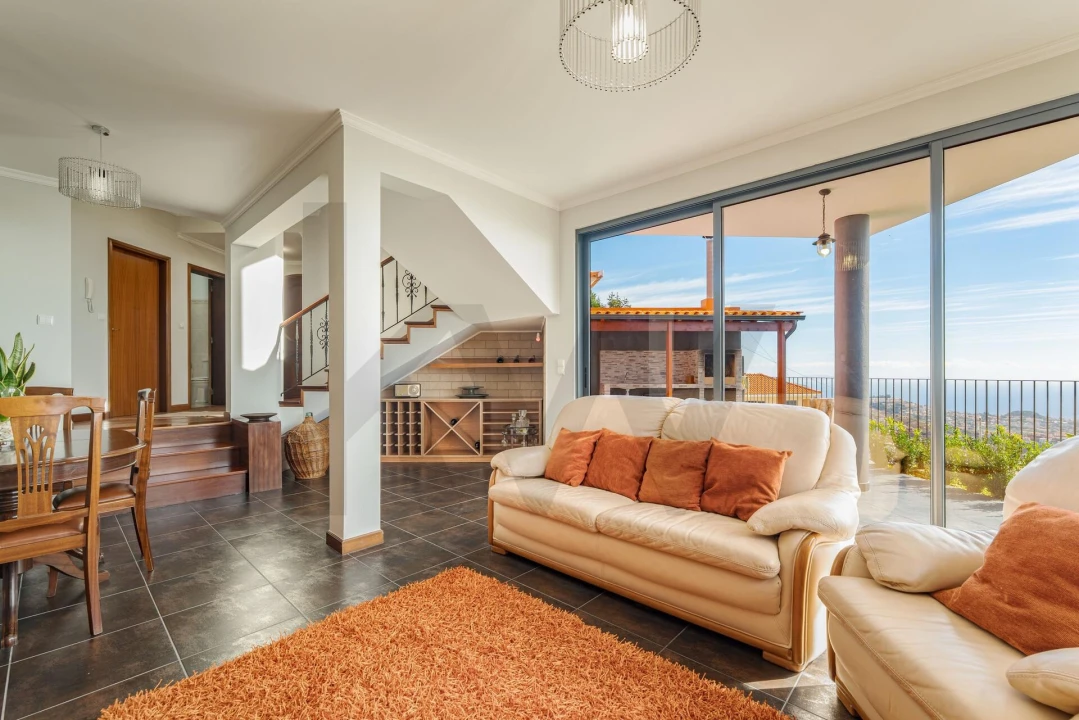 Moradia T4 para Venda em Estreito de Camara de Lobos Foto 6