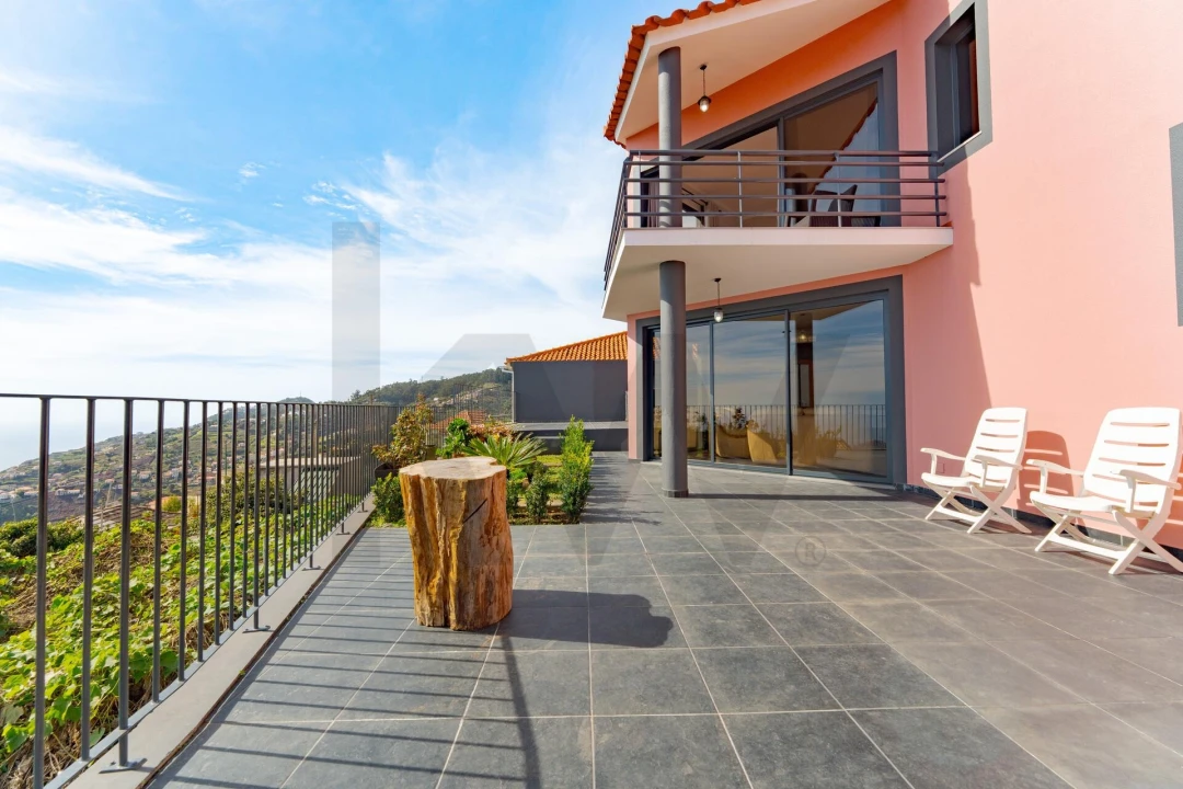 Moradia T4 para Venda em Estreito de Camara de Lobos Foto 65