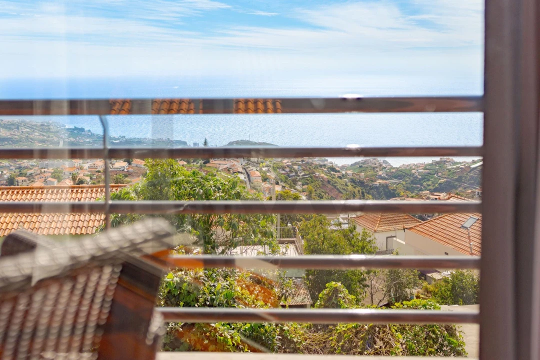 Moradia T4 para Venda em Estreito de Camara de Lobos Foto 46