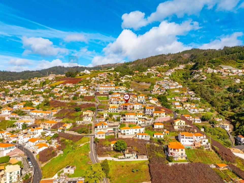 Moradia T4 para Venda em Estreito de Camara de Lobos Foto 79