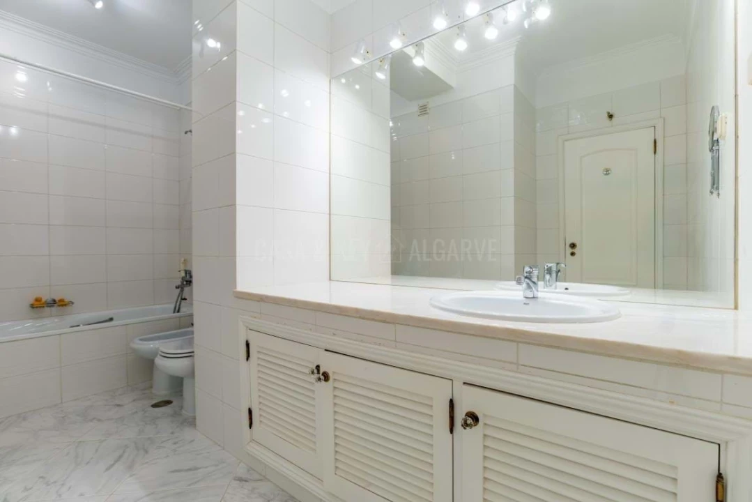 Apartamento T3 para Venda em Quarteira Foto 15