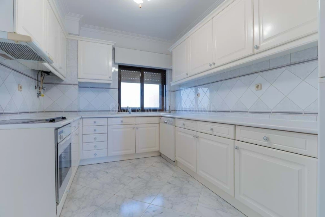 Apartamento T3 para Venda em Quarteira Foto 32