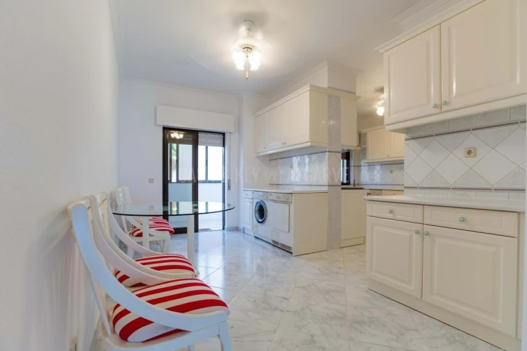 Apartamento T3 para Venda em Quarteira Foto 34