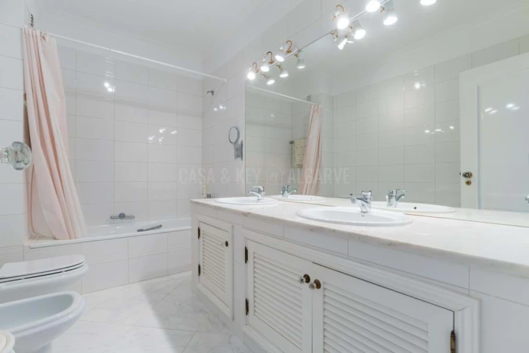 Apartamento T3 para Venda em Quarteira Foto 28