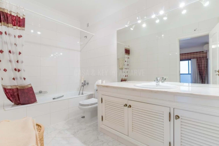 Apartamento T3 para Venda em Quarteira Foto 30