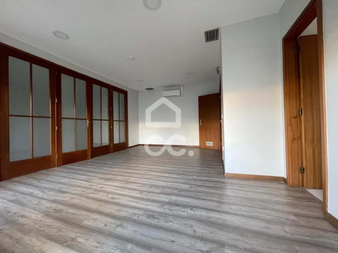 Escritório para Venda em Santo Tirso, Couto (Santa Cristina e São Miguel) e Burgães Foto 15