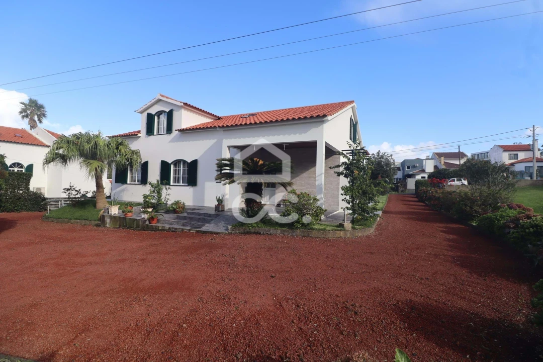 Moradia T5 para Venda em São Vicente Ferreira Foto 3