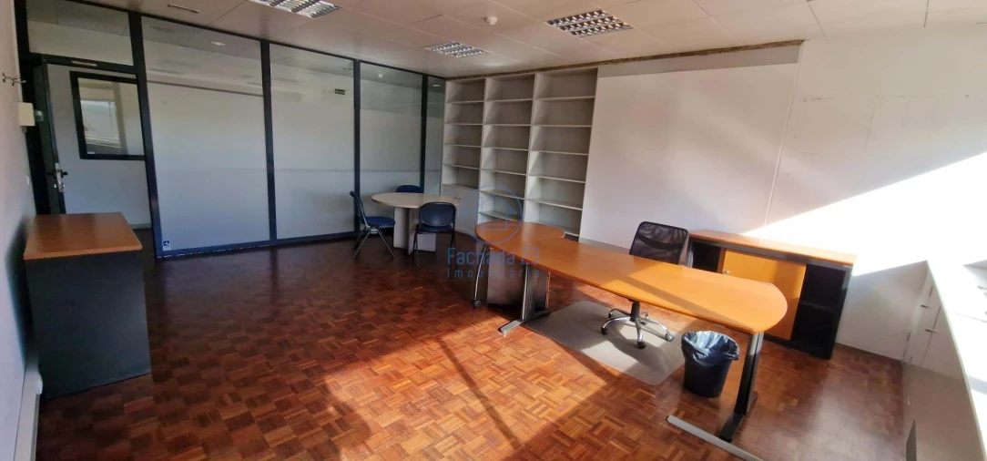 Escritório para Arrendamento em Ramalde Foto 4