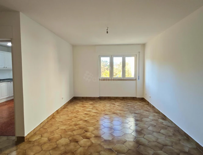 Apartamento T7 para Arrendamento em Santo António dos Cavaleiros e Frielas Foto 2