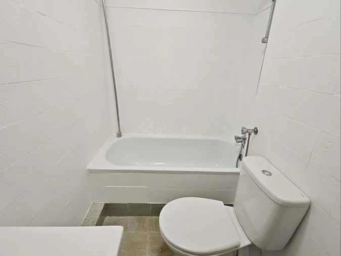 Apartamento T7 para Arrendamento em Santo António dos Cavaleiros e Frielas Foto 24