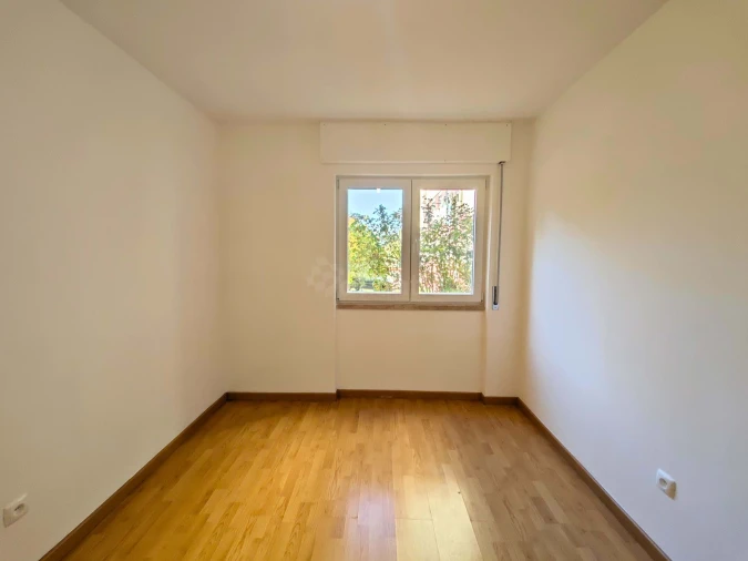 Apartamento T7 para Arrendamento em Santo António dos Cavaleiros e Frielas Foto 21