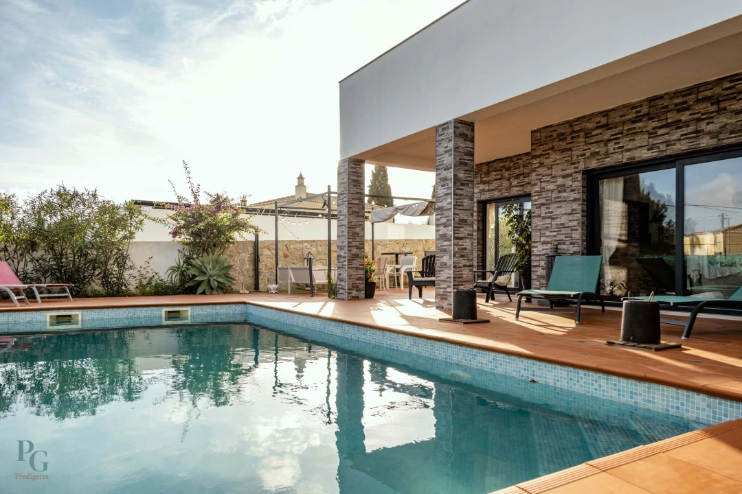 Moradia T4 para Venda em Mexilhoeira Grande Foto 1