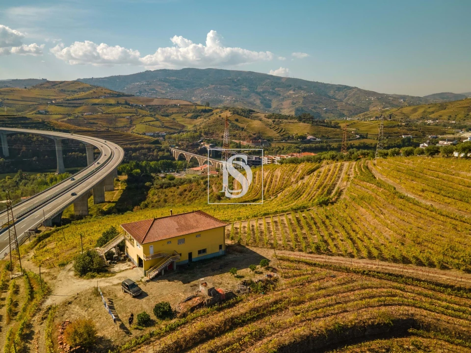 Quinta T4 para Venda em Peso da Régua e Godim Foto 1