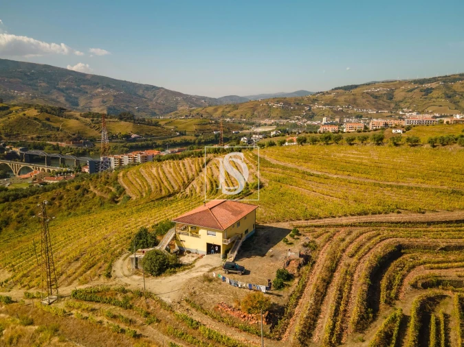 Quinta T4 para Venda em Peso da Régua e Godim Foto 2