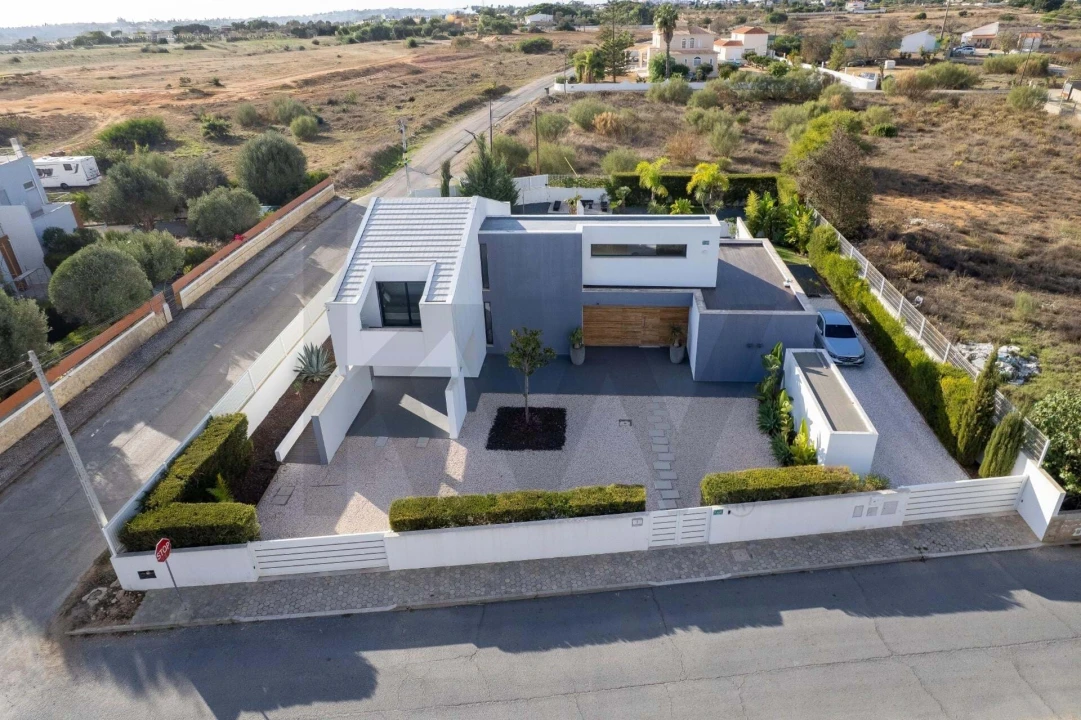 Moradia T3 para Venda em Armação de Pera Foto 1