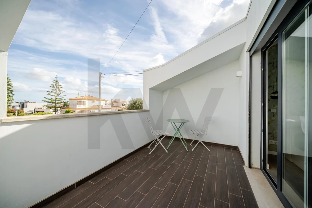 Moradia T3 para Venda em Armação de Pera Foto 32