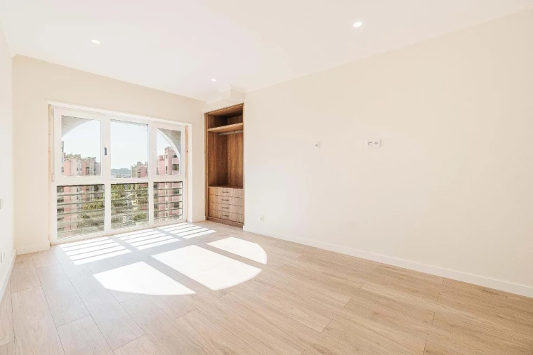 Apartamento T4 para Venda em Massamá e Monte Abraão Foto 17