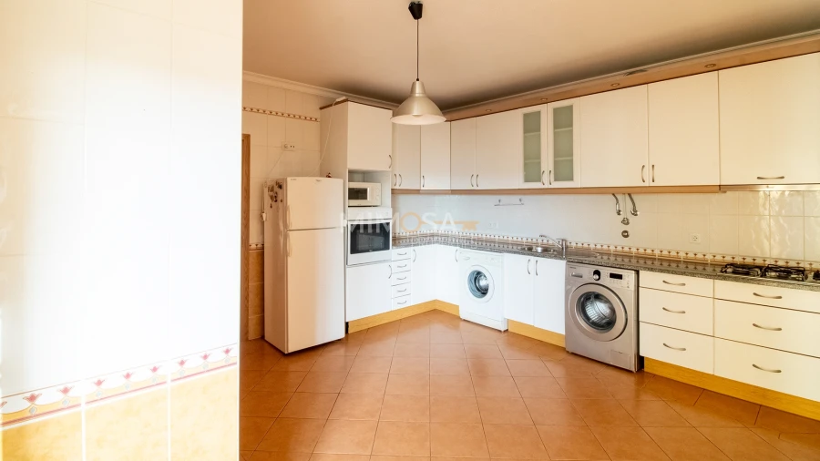 Apartamento T2 para Arrendamento em Lagos (São Sebastião e Santa Maria) Foto 6