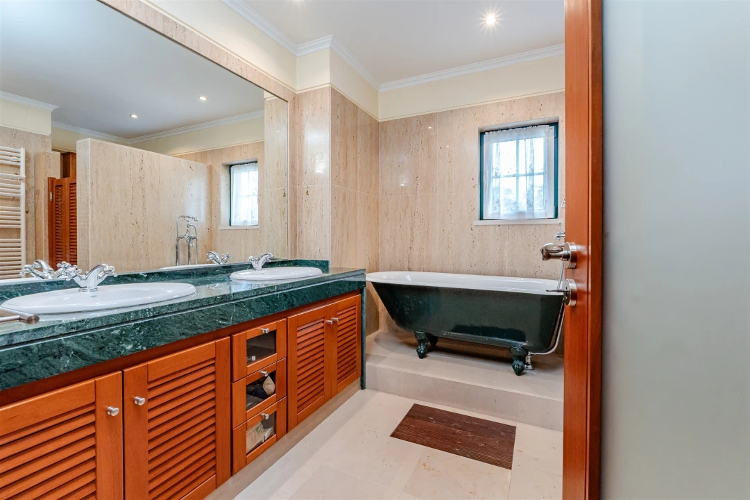 Moradia T4 para Venda em Santa Maria e São Miguel, São Martinho, São Pedro Penaferrim Foto 38