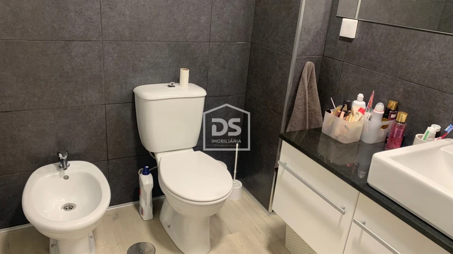 Apartamento T1 para Arrendamento em Santo Antonio Foto 6