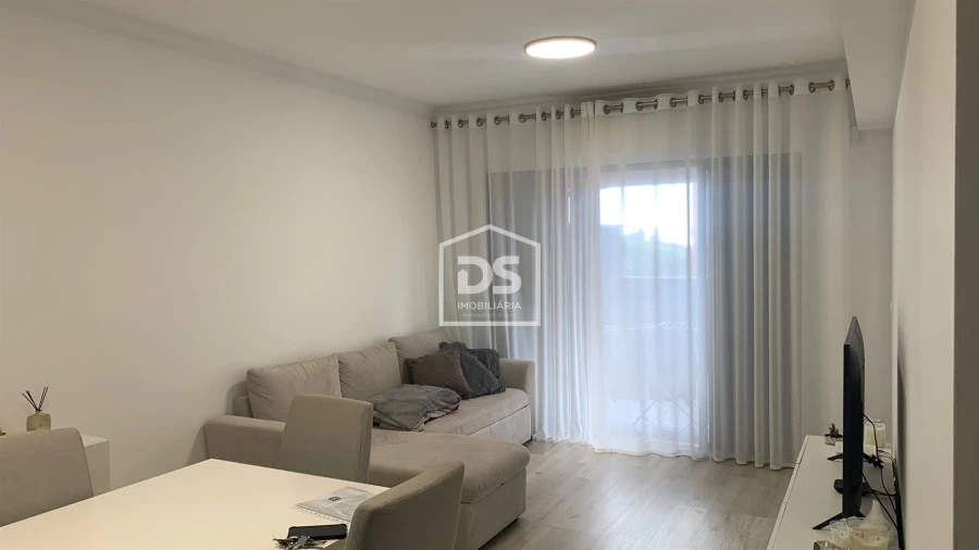 Apartamento T1 para Arrendamento em Santo Antonio