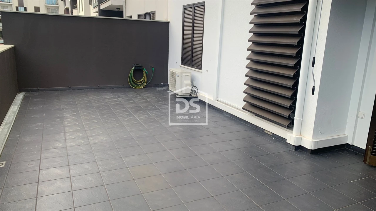 Apartamento T1 para Arrendamento em Santo Antonio Foto 11