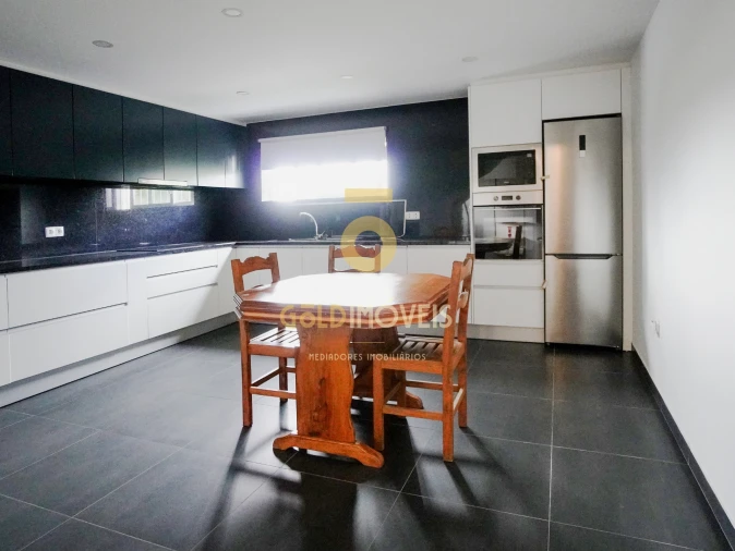 Moradia T4 para Venda em Lourosa Foto 5