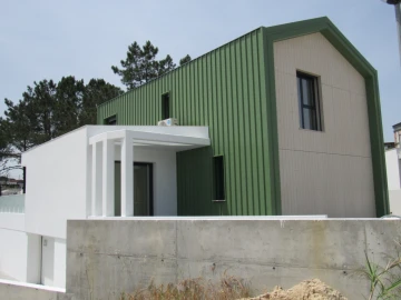 Moradia T4 para Venda em Santa Maria, São Pedro e Sobral da Lagoa