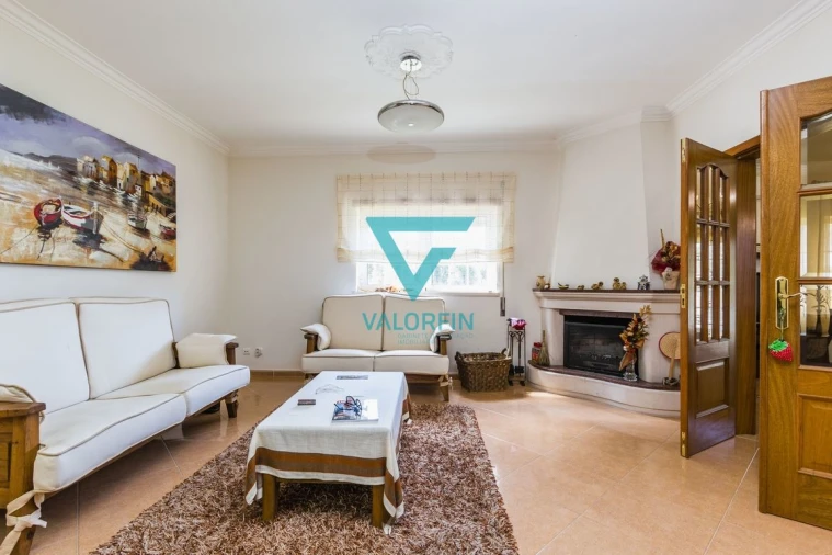 Moradia T4 para Venda em Almagreira Foto 5