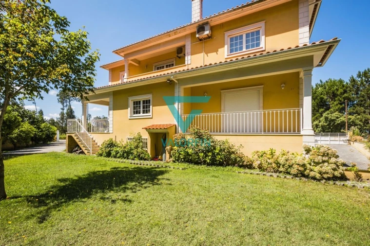 Moradia T4 para Venda em Almagreira