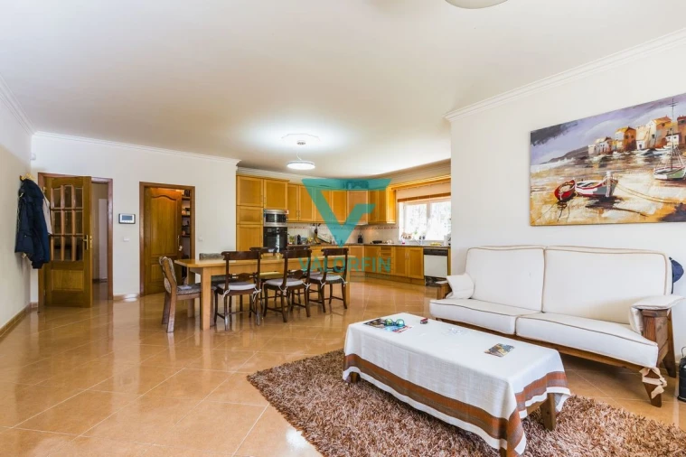 Moradia T4 para Venda em Almagreira Foto 4