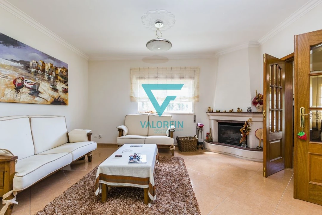 Moradia T4 para Venda em Almagreira Foto 5