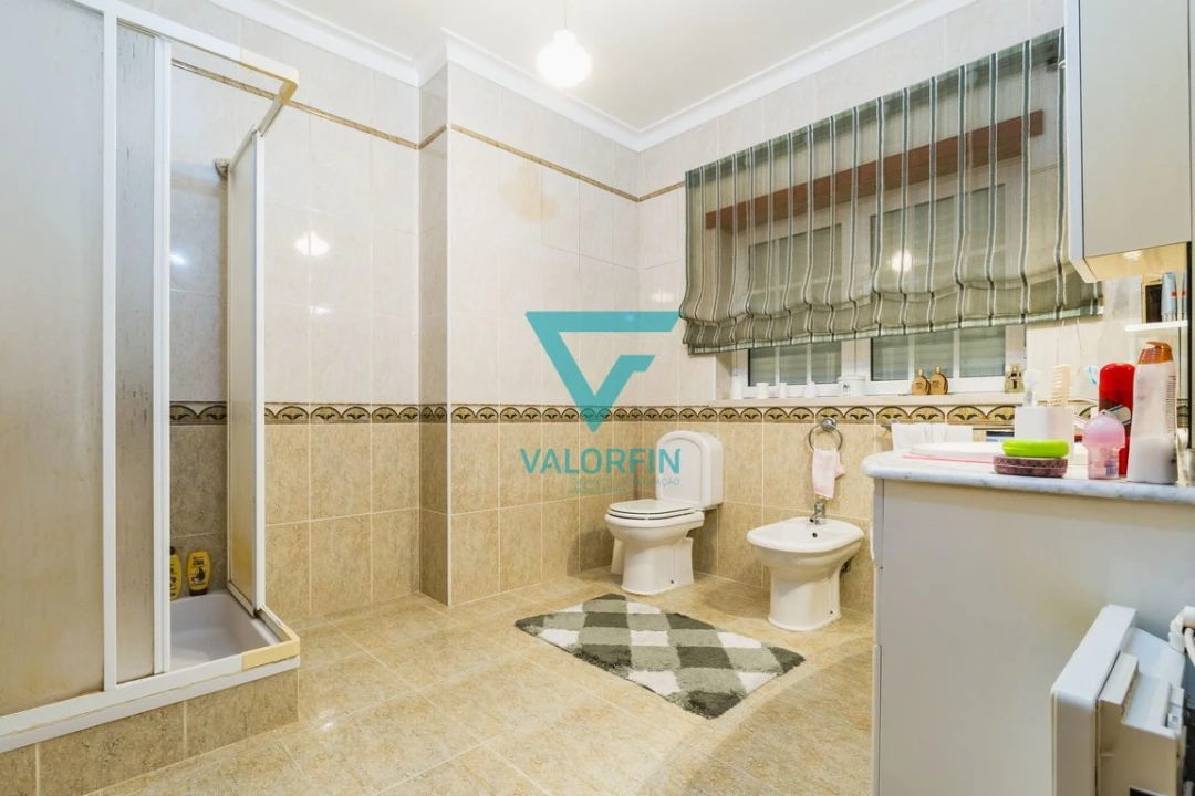 Moradia T4 para Venda em Almagreira Foto 8