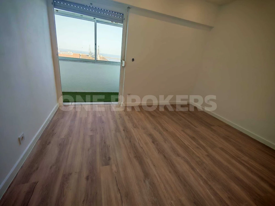 Apartamento T2 para Venda em Santa Iria de Azoia, São João da Talha e Bobadela Foto 18