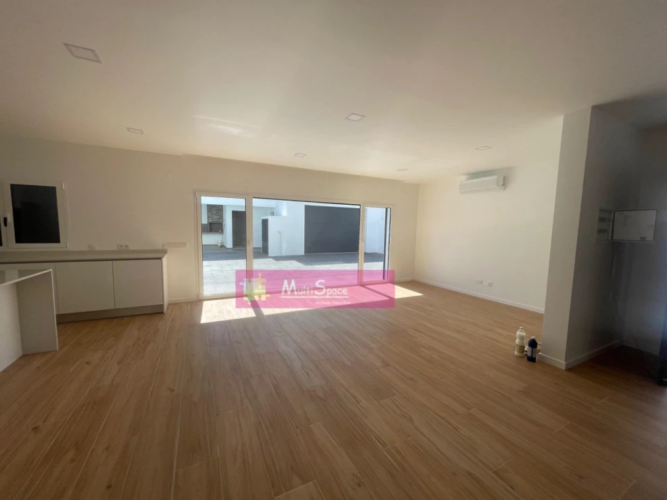 Moradia T4 para Venda em Nossa Sra de Fatima Foto 1