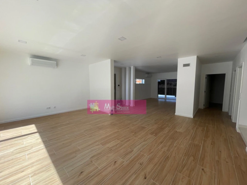 Moradia T4 para Venda em Nossa Sra de Fatima Foto 3