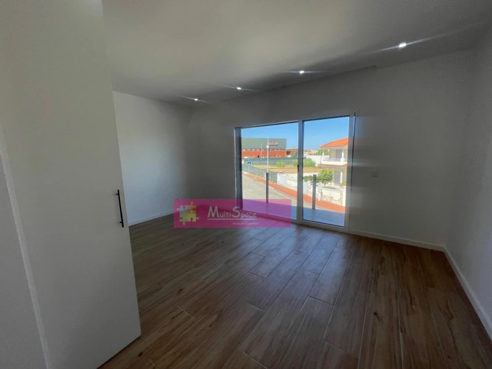 Moradia T4 para Venda em Nossa Sra de Fatima Foto 10