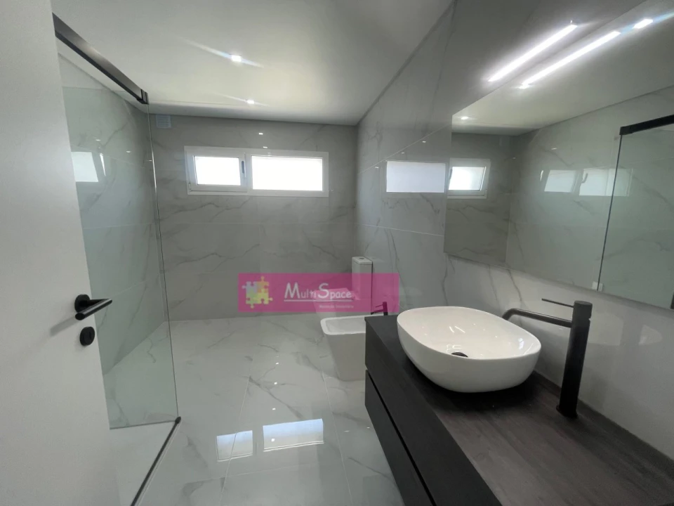 Moradia T4 para Venda em Nossa Sra de Fatima Foto 11