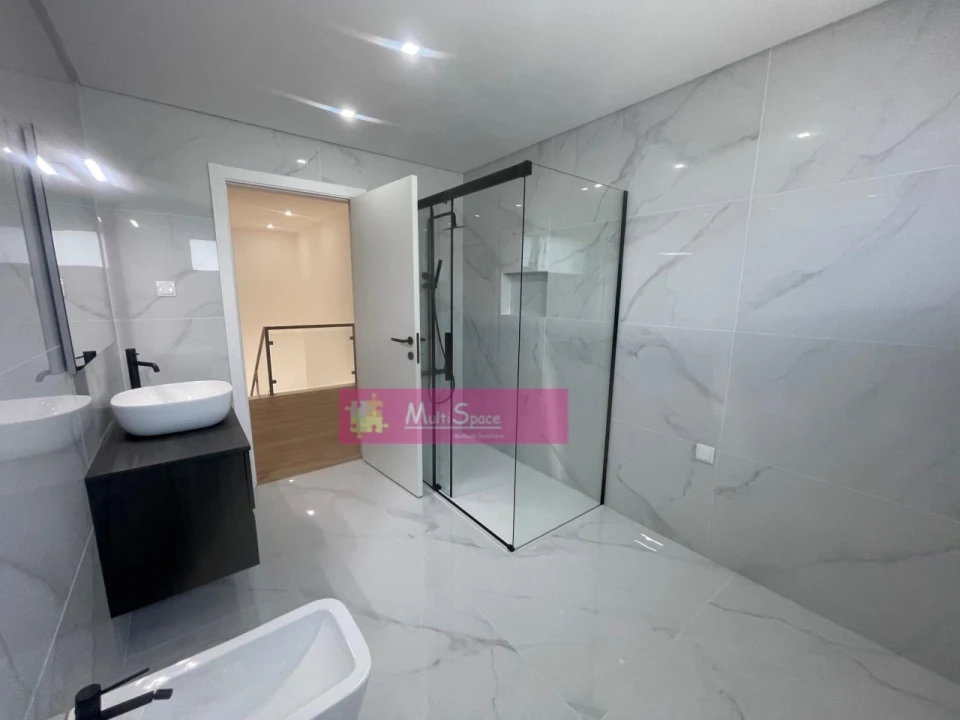 Moradia T4 para Venda em Nossa Sra de Fatima Foto 12