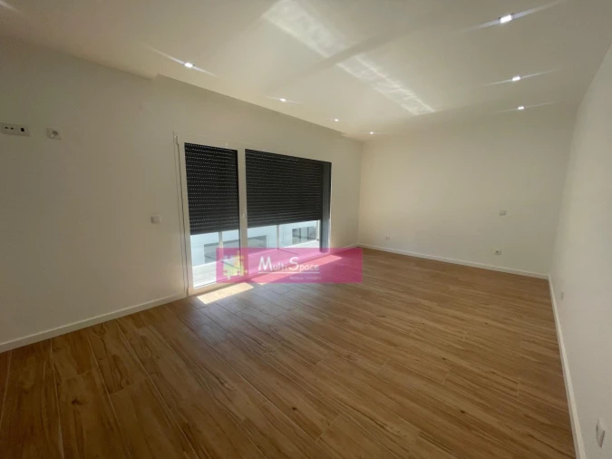 Moradia T4 para Venda em Nossa Sra de Fatima Foto 15