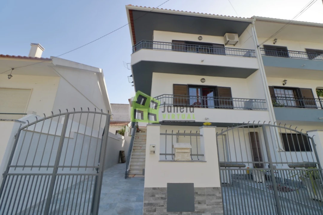 Moradia T3 para Venda em Corroios Foto 2