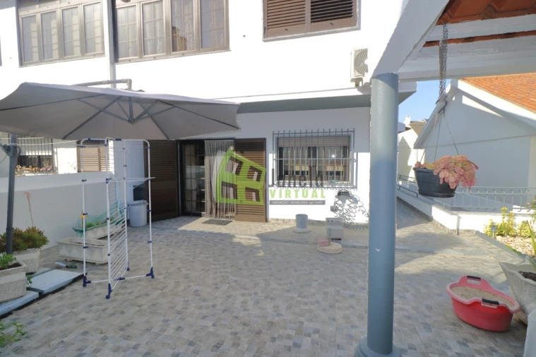 Moradia T3 para Venda em Corroios Foto 36