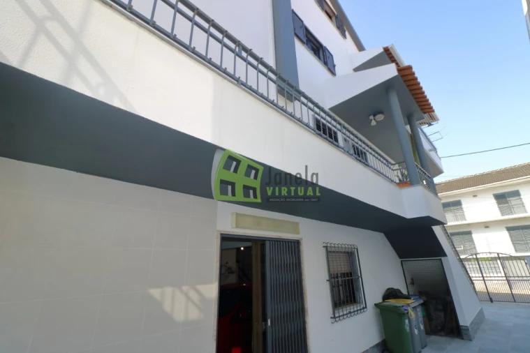 Moradia T3 para Venda em Corroios Foto 42