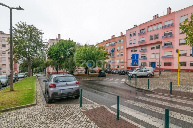 Apartamento T2 para Venda em Massamá e Monte Abraão Foto 25