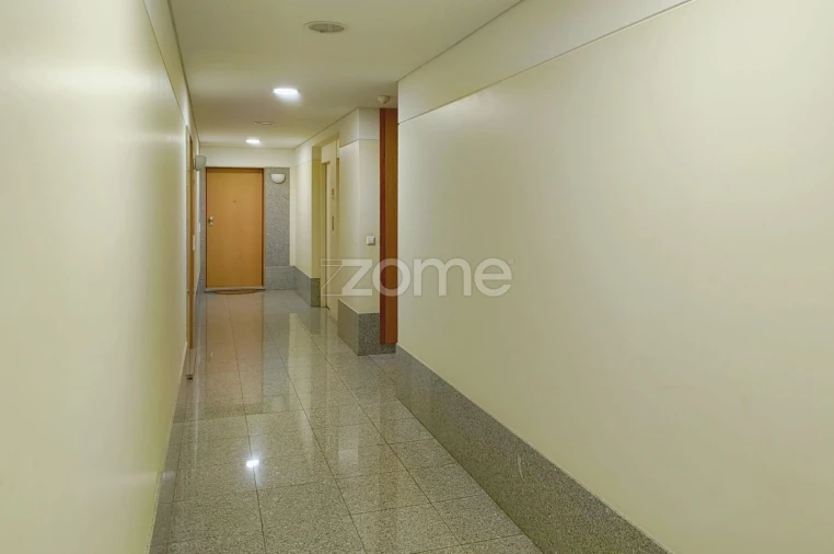 Apartamento T4 para Venda em Oliveira do Douro Foto 4