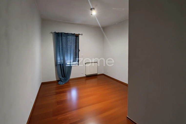 Apartamento T4 para Venda em Oliveira do Douro Foto 13